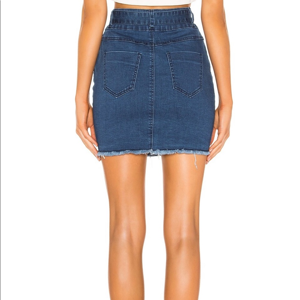 Debbie Belted Denim Skirt 
superdown